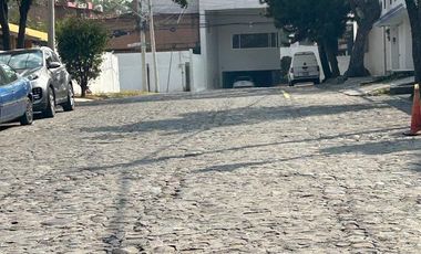 Casa en venta .      Inigualable ubicación.       Calle empedrada