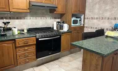 Casa en venta .      Inigualable ubicación.       Calle empedrada