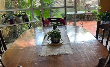 Casa en venta .      Inigualable ubicación.       Calle empedrada