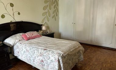 Casa en venta .      Inigualable ubicación.       Calle empedrada