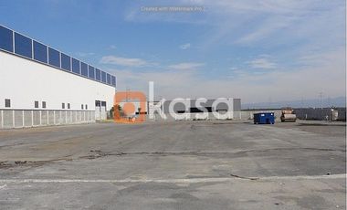 Nave Industrial en Renta 10,000 m2 con Grúas.