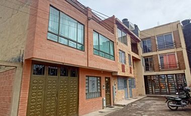 VENDO AMPLIA CASA EN CENTRO DE CAJICA