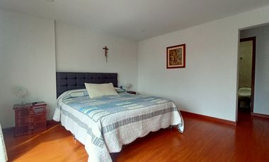 VENDO AMPLIA CASA EN CENTRO DE CAJICA