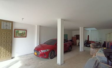 VENDO AMPLIA CASA EN CENTRO DE CAJICA