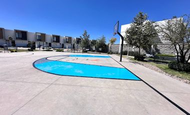 RENTA DE CASA AMUEBLADA CAPITALLA SALIDA LEON SILAO CON ALBERCA