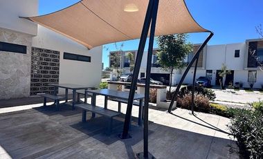 RENTA DE CASA AMUEBLADA CAPITALLA SALIDA LEON SILAO CON ALBERCA