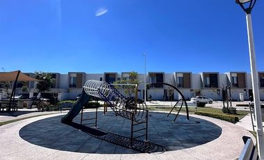 RENTA DE CASA AMUEBLADA CAPITALLA SALIDA LEON SILAO CON ALBERCA