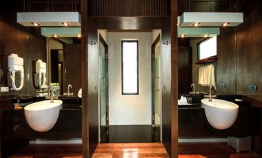5 unit fully furnished luxury private Pool villa on a large white sandy beach for sale in Samui
