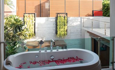 5 unit fully furnished luxury private Pool villa on a large white sandy beach for sale in Samui