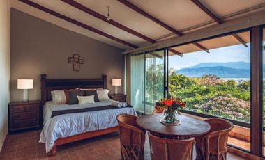 Casa de campo en San Pedro Tesistán, Jocotepec FRENTE AL LAGO