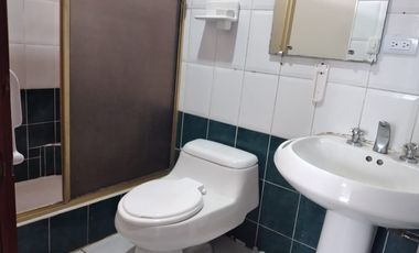 Casa de alquiler en La Garzota, Uso de Suelo Comercial, 450 m2