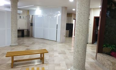 Casa de alquiler en La Garzota, Uso de Suelo Comercial, 450 m2