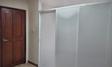 Casa de alquiler en La Garzota, Uso de Suelo Comercial, 450 m2