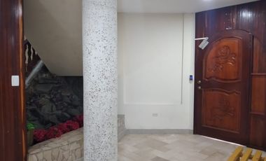 Casa de alquiler en La Garzota, Uso de Suelo Comercial, 450 m2