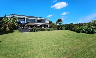 Gorgeous Home with Pool, Steam Room + Extras, Heart of llanogrande/Tablazo