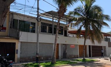 VENDO CASA DE DOS PISOS COMO TERRENO  FRENTE AL CLUB GRAU - CENTRO DE PIURA