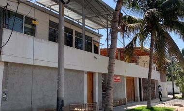 VENDO CASA DE DOS PISOS COMO TERRENO  FRENTE AL CLUB GRAU - CENTRO DE PIURA