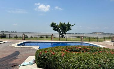 VENTA DE HERMOSA Y AMPLIA VILLA EN VIA A SAMBORONDON PRIMEROS KILOMETROS