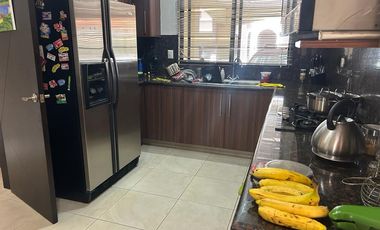 VENTA DE HERMOSA Y AMPLIA VILLA EN VIA A SAMBORONDON PRIMEROS KILOMETROS