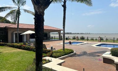 VENTA DE HERMOSA Y AMPLIA VILLA EN VIA A SAMBORONDON PRIMEROS KILOMETROS