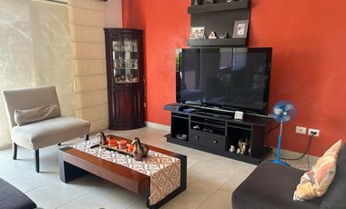 VENTA DE HERMOSA Y AMPLIA VILLA EN VIA A SAMBORONDON PRIMEROS KILOMETROS