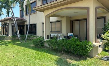 VENTA DE HERMOSA Y AMPLIA VILLA EN VIA A SAMBORONDON PRIMEROS KILOMETROS