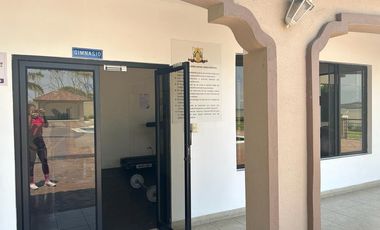 VENTA DE HERMOSA Y AMPLIA VILLA EN VIA A SAMBORONDON PRIMEROS KILOMETROS