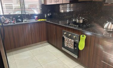 VENTA DE HERMOSA Y AMPLIA VILLA EN VIA A SAMBORONDON PRIMEROS KILOMETROS