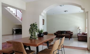 HERMOSA RESIDENCIA EN BUGAMBILIAS 2DA SECCIÓN