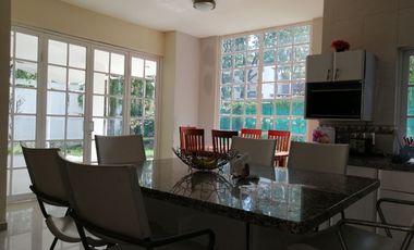 HERMOSA RESIDENCIA EN BUGAMBILIAS 2DA SECCIÓN