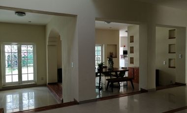 HERMOSA RESIDENCIA EN BUGAMBILIAS 2DA SECCIÓN