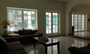 HERMOSA RESIDENCIA EN BUGAMBILIAS 2DA SECCIÓN