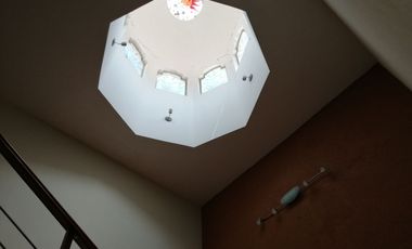 HERMOSA RESIDENCIA EN BUGAMBILIAS 2DA SECCIÓN
