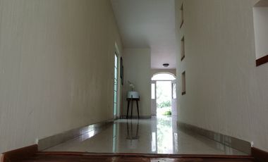 HERMOSA RESIDENCIA EN BUGAMBILIAS 2DA SECCIÓN