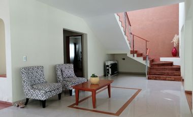 HERMOSA RESIDENCIA EN BUGAMBILIAS 2DA SECCIÓN