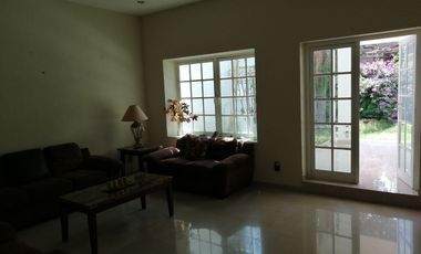 HERMOSA RESIDENCIA EN BUGAMBILIAS 2DA SECCIÓN