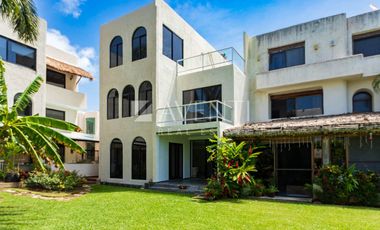 Casa en Venta, Villa Sicilia Zona Hotelera, Cancún Quintana Roo.