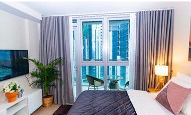 For Sale: BGC 1BR Suite in Uptown Parksuites, with Maids Room and Balcony