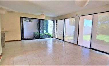 CASA EN RENTA EN LA CAMPIÑA, AMUEBLADA, CASA CLUB CON ALBERCA, PRIVADA, EQUIPADA