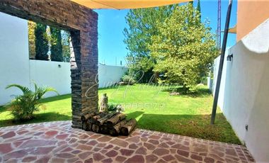 CASA EN RENTA EN LA CAMPIÑA, AMUEBLADA, CASA CLUB CON ALBERCA, PRIVADA, EQUIPADA