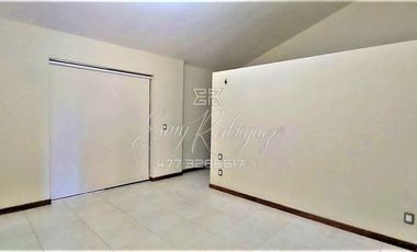 CASA EN RENTA EN LA CAMPIÑA, AMUEBLADA, CASA CLUB CON ALBERCA, PRIVADA, EQUIPADA