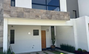 CASA EN VENTA LOMAS DE ANGELOPOLIS