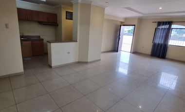 Departamento en Alquiler en Urdesa Central, 2 Habitaciones, 2 Baños, Garaje, Norte de Guayaquil.