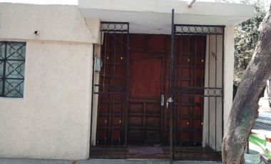 Casa en Esquina Frente a el Parque Recreativo Cuitláhuac. 4 Recamaras, 2 Baños, Bodega
