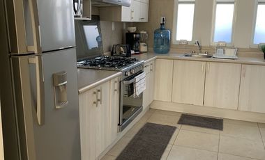 CASA AMUEBLADA PROXIMA A ZONA INDUSTRAIL, PRIV. CON ALBERCA,  CON SEGURIDAD 24/7