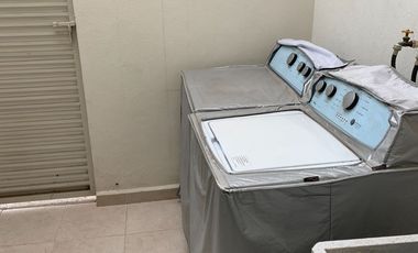 CASA AMUEBLADA PROXIMA A ZONA INDUSTRAIL, PRIV. CON ALBERCA,  CON SEGURIDAD 24/7