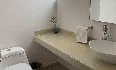 CASA AMUEBLADA PROXIMA A ZONA INDUSTRAIL, PRIV. CON ALBERCA,  CON SEGURIDAD 24/7
