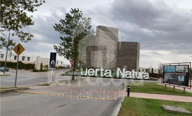 CASA AMUEBLADA PROXIMA A ZONA INDUSTRAIL, PRIV. CON ALBERCA,  CON SEGURIDAD 24/7
