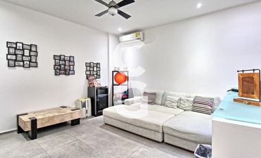 Casa en Venta en Cancun en Residencial Villa Magna con Alberca y Jardín