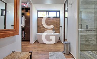 Casa en Venta en Cancun en Residencial Villa Magna con Alberca y Jardín